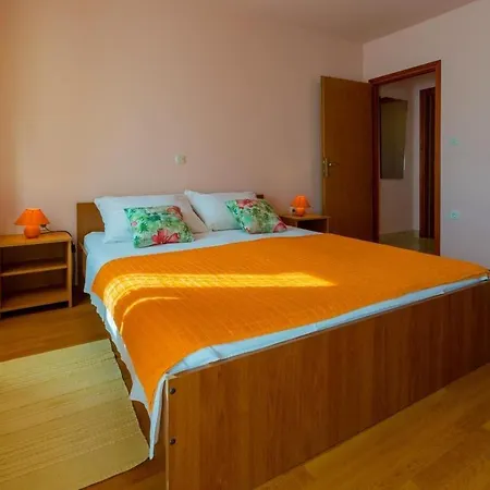 In 39222 Apartment *